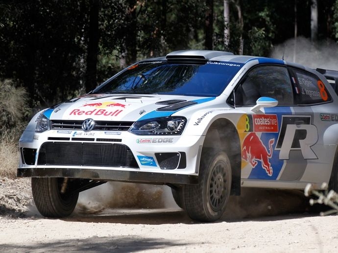 2013. La asociación entre OZ y Volkswagen Motorsport comienza con una explosión: Sebastien Ogier y VW ganar el WRC mundo en su primera aparición.