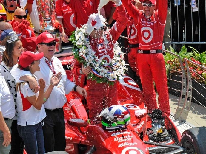 2012. Indy Car: Rent OZ bord på sejrsskamlen i Indianapolis 500 Mile Race. Alle 3 kørere vinder på OZ fælge.