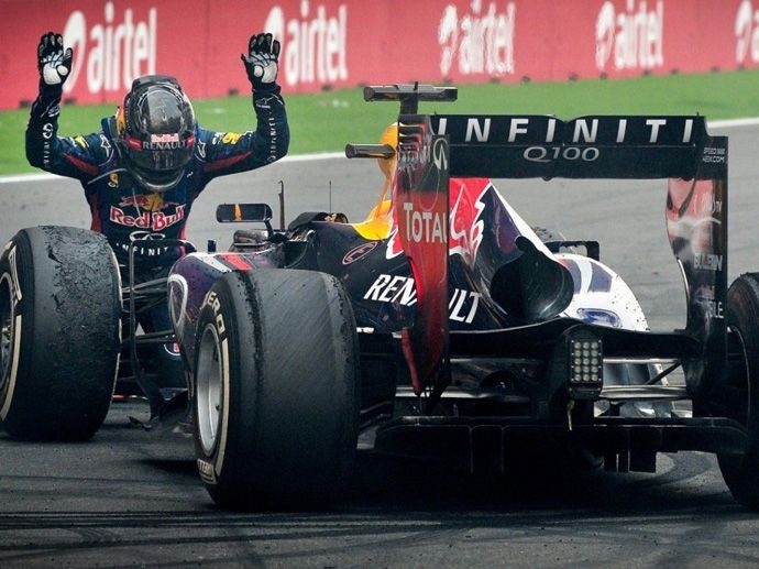 2013. Čtvrté dechberoucí vítězství v řadě Sebastiana Vettela v F1 na kolechOZ.