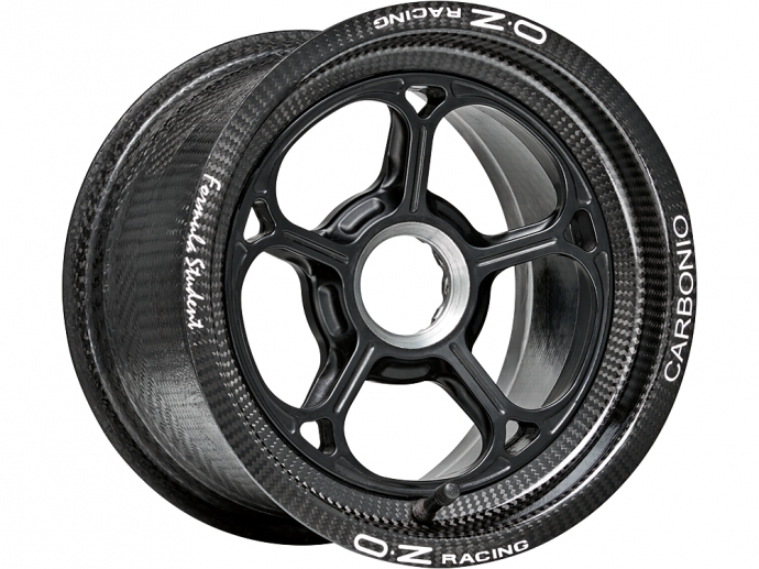 OZ Formula Student Hybrid Carbon CL 10"  Dimensione standard: 7x10 Offset: 22 Peso indicativo: 1.350 gr (+/-5%) 80x12 e foro centrale diametro 55 mm per ruote central lock Quantità minima dell’ordine: 4 pezzi Finitura: canale carbonio con…